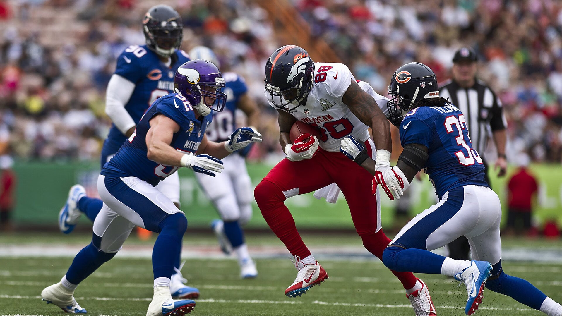 利物浦球员与球迷发生暖心互动新闻登热搜，利物浦足球新闻